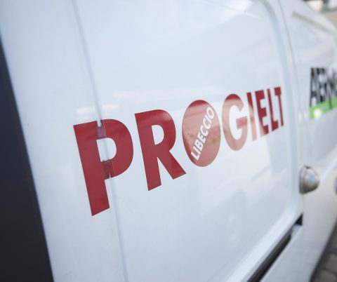 logo progielt su veicolo